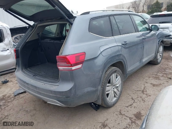 2019 Volkswagen Atlas 3.6L V6 SE w/Technology with VIN 1V2WR2CA2KC581212, listed as a IAAI auction lot 41631619 with 122,160 mi miles. Bid and sale history available at carsss.com. Image 4.