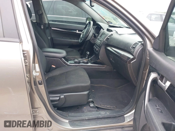 2015 Kia Sorento LX with VIN 5XYKT4A60FG659175, listed as a IAAI auction lot 42133740 with 178,406 mi miles. Bid and sale history available at carsss.com. Image 5.