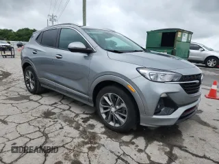 2023 Buick Encore GX Select z VIN KL4MMDSL6PB066405, wystawiony jako Copart lot #59940995 z przebiegiem 26 385 mil mil oraz Czysty tytuł • Clean title. Historia ofert i sprzedaży dostępna na DreamBid. Obrazek 4.
