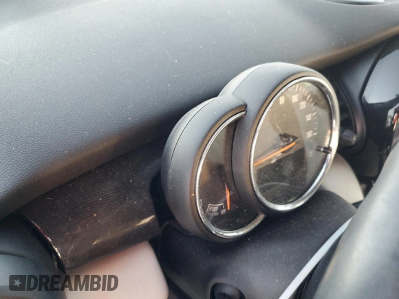 2020 MINI Convertible Cooper с VIN WMWWJ3C0XL3L69520, выставлен на аукционе Copart как лот 77242184 с пробегом Не указан миль и На запчасти • Non repairable. История ставок и продаж доступна на DreamBid. Изображение 9.