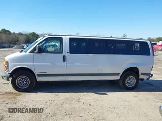 2001 Chevrolet Express with VIN 1GAHG39R811190636, listed as a IAAI auction lot 41397919 with 92,927 mi miles. Bid and sale history available at carsss.com. Image 14.