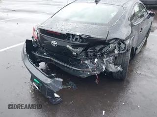2025 Toyota 86 Premium z VIN JF1ZNBE11S9752297, wystawiony jako IAAI lot #41834817 z przebiegiem 984 mil mil oraz . Historia ofert i sprzedaży dostępna na DreamBid. Obrazek 6.
