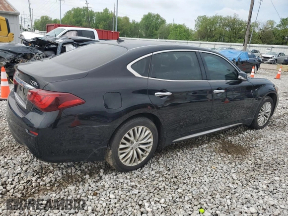 2015 Infiniti Q70 z VIN JN1BY1PR1FM830664, wystawiony jako Copart lot #56182275 z przebiegiem 263 925 mil mil oraz Czysty tytuł • Clean title. Historia ofert i sprzedaży dostępna na DreamBid. Obrazek 3.