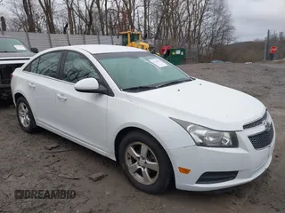 2014 Chevrolet Cruze 1LT z VIN 1G1PC5SB1E7264742, wystawiony jako IAAI lot #41740704 z przebiegiem 155 005 mil mil oraz . Historia ofert i sprzedaży dostępna na DreamBid. Obrazek 1.