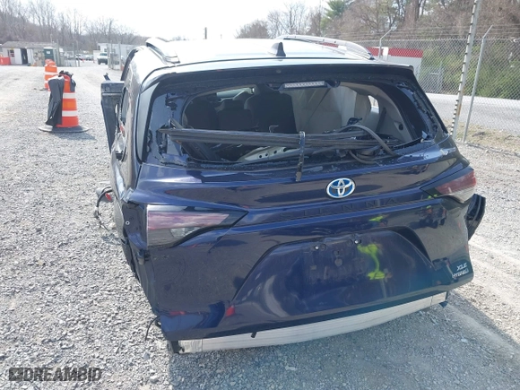 2024 Toyota Sienna XLE with VIN 5TDYRKEC3RS190250, listed as a IAAI auction lot 41900029 with 1 mi miles. Bid and sale history available at carsss.com. Image 11.
