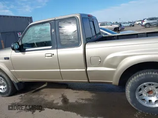 2002 Mazda B-Series 2WD Truck DS with VIN 4F4YR16U52TM18118, listed as a IAAI auction lot 41563022 with 126,136 mi miles. Bid and sale history available at carsss.com. Image 14.