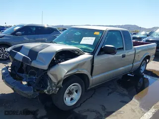 2000 GMC Sonoma SLS with VIN 1GTCS19W5Y8227668, listed as a IAAI auction lot 41834733 with 1 mi miles. Bid and sale history available at carsss.com. Image 2.
