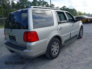 2004 Lincoln Navigator Luxury with VIN 5LMFU27R54LJ42646, listed as a IAAI auction lot 42088960 with 193,746 mi miles. Bid and sale history available at carsss.com. Image 4.