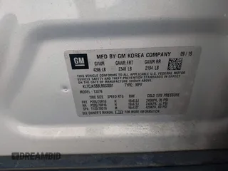 2020 Chevrolet Trax LS z VIN KL7CJKSB8LB033001, wystawiony jako IAAI lot #42107104 z przebiegiem 106 123 mil mil oraz . Historia ofert i sprzedaży dostępna na DreamBid. Obrazek 9.