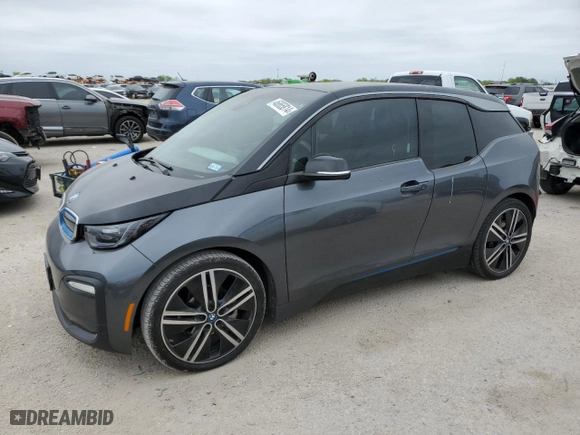 2018 BMW i3 with VIN WBY7Z2C56JVE61796, listed as a Copart auction lot 46865814 with 70,901 mi miles. Bid and sale history available at carsss.com. Image 1.