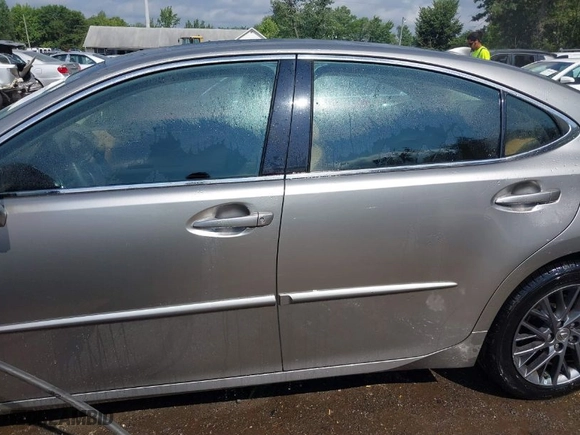 2018 Lexus ES with VIN 58ABK1GG3JU116870, listed as a IAAI auction lot 39787258 with 75,985 mi miles. Bid and sale history available at carsss.com. Image 15.