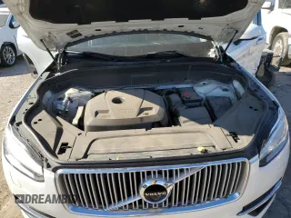 2016 Volvo XC90 T6 Inscription with VIN YV4A22PL6G1052695, listed as a Copart auction lot 82426454 with 0 mi miles and Salvage Title. Bid and sale history available at carsss.com. Image 13.