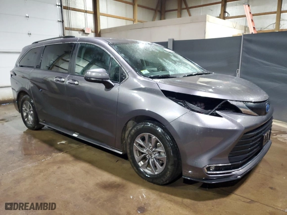 2024 Toyota Sienna XLE with VIN 5TDYRKEC8RS205440, listed as a Copart auction lot 54407305 with 49,934 mi miles and Clean Title. Bid and sale history available at carsss.com. Image 4.