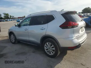 2020 Nissan Rogue SV z VIN KNMAT2MT2LP517288, wystawiony jako Copart lot #61506345 z przebiegiem 76 097 mil mil oraz Nie do naprawy • Non repairable. Historia ofert i sprzedaży dostępna na DreamBid. Obrazek 2.