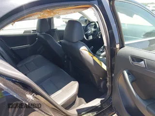 2013 Volkswagen Jetta SE z VIN 3VWDX7AJ8DM256805, wystawiony jako IAAI lot #42457900 z przebiegiem 236 442 mil mil oraz . Historia ofert i sprzedaży dostępna na DreamBid. Obrazek 8.