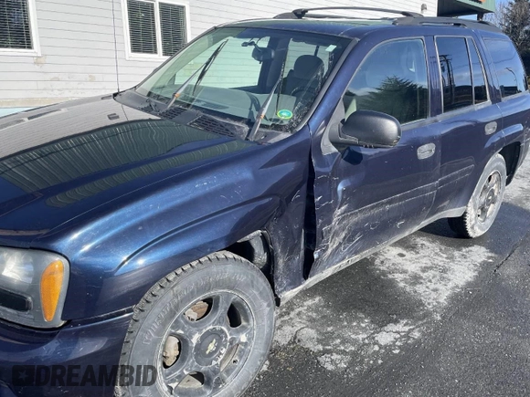 2007 Chevrolet TrailBlazer LS with VIN 1GNDT13S072187063, listed as a IAAI auction lot 41809118 with 122,816 mi miles. Bid and sale history available at carsss.com. Image 2.