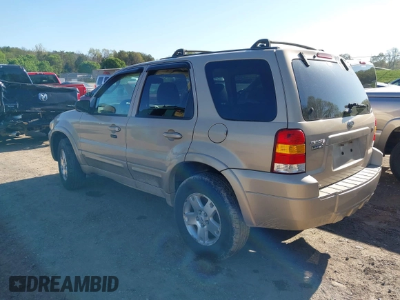 2007 Ford Escape Limited with VIN 1FMYU94197KA10762, listed as a IAAI auction lot 41971250 with 157,413 mi miles. Bid and sale history available at carsss.com. Image 3.