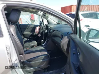 2021 Chevrolet Trax LT z VIN KL7CJPSB2MB326150, wystawiony jako IAAI lot #42019349 z przebiegiem 89 566 mil mil oraz . Historia ofert i sprzedaży dostępna na DreamBid. Obrazek 5.