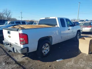 2007 Chevrolet Silverado 1500 LT w/1LT with VIN 2GCEC19JX71639564, listed as a IAAI auction lot 41437574 with 362,629 mi miles. Bid and sale history available at carsss.com. Image 4.