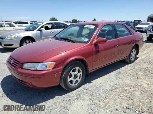 1998 Toyota Camry LE z VIN 4T1BG28K6WU308356, wystawiony jako Copart lot #57686475 z przebiegiem 178 274 mil mil oraz Szkoda całkowita • Salvage title. Historia ofert i sprzedaży dostępna na DreamBid. Obrazek 1.