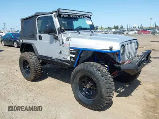 2006 Jeep Wrangler SE with VIN 1J4FA29S96P738252, listed as a IAAI auction lot 41997183 with 152,129 mi miles. Bid and sale history available at carsss.com. Image 1.