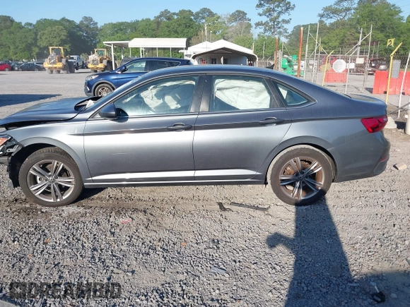 2022 Volkswagen Jetta SE with VIN 3VWEM7BU6NM026607, listed as a IAAI auction lot 42045947 with 81,724 mi miles and . Bid and sale history available at DreamBid. Image 15.