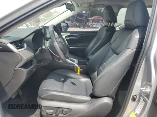 2021 Toyota RAV4 XLE Premium z VIN 2T3C1RFV9MW104408, wystawiony jako Copart lot #64117035 z przebiegiem 54 946 mil mil oraz Szkoda całkowita • Salvage title. Historia ofert i sprzedaży dostępna na DreamBid. Obrazek 7.
