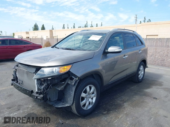 2013 Kia Sorento LX with VIN 5XYKT4A20DG315033, listed as a IAAI auction lot 41702643 with 123,011 mi miles. Bid and sale history available at carsss.com. Image 2.