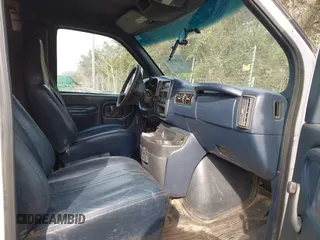 1998 Chevrolet Chevy Van z VIN 1GCGG25R0W1069769, wystawiony jako IAAI lot #41767029 z przebiegiem 239 428 mil mil oraz . Historia ofert i sprzedaży dostępna na DreamBid. Obrazek 5.