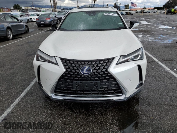 2019 Lexus UX with VIN JTHU9JBH8K2019868, listed as a Copart auction lot 40741123 with 35,266 mi miles. Bid and sale history available at carsss.com. Image 5.