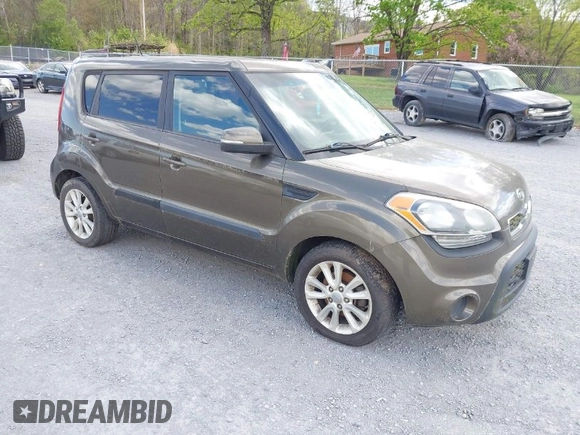 2012 Kia Soul + with VIN KNDJT2A63C7355735, listed as a IAAI auction lot 42041895 with 182,296 mi miles. Bid and sale history available at carsss.com. Image 1.