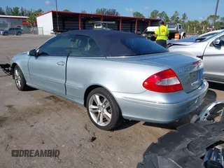 2008 Mercedes-Benz CLK 350 z VIN WDBTK56F98T098874, wystawiony jako IAAI lot #42236820 z przebiegiem 86 870 mil mil oraz . Historia ofert i sprzedaży dostępna na DreamBid. Obrazek 3.