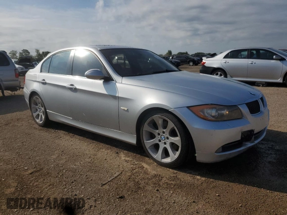 2006 BMW 3 Series 330i with VIN WBAVB33516KS36286, listed as a Copart auction lot 62556015 with 221,032 mi miles and Salvage title. Bid and sale history available at DreamBid. Image 4.