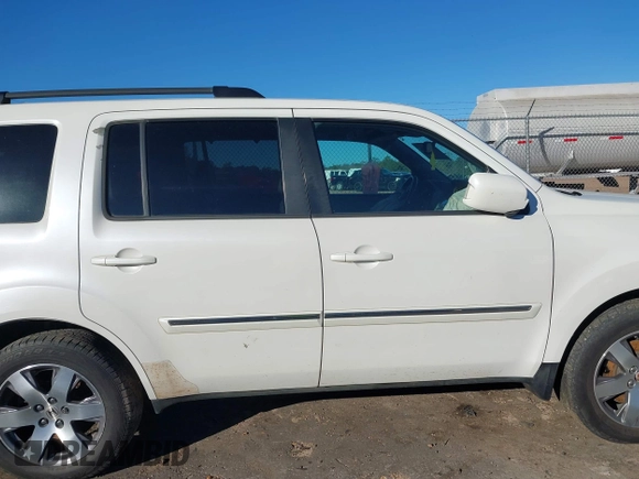 2013 Honda Pilot Touring with VIN 5FNYF4H95DB067812, listed as a IAAI auction lot 40919050 with 256,087 mi miles. Bid and sale history available at carsss.com. Image 13.