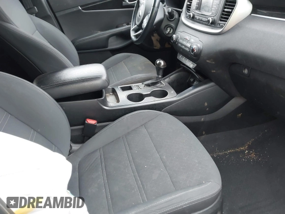 2016 Kia Sorento LX with VIN 5XYPG4A35GG115952, listed as a IAAI auction lot 41868467 with 96,000 mi miles. Bid and sale history available at carsss.com. Image 5.