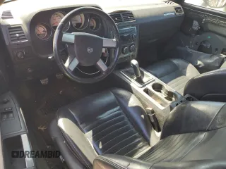 2010 Dodge Challenger R/T Classic z VIN 2B3CJ5DTXAH135299, wystawiony jako Copart lot #51900125 z przebiegiem 184 783 mil mil oraz Szkoda całkowita • Salvage title. Historia ofert i sprzedaży dostępna na DreamBid. Obrazek 8.