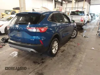 2022 Ford Escape SE z VIN 1FMCU9G69NUB98928, wystawiony jako IAAI lot #41074945 z przebiegiem 8 479 mil mil oraz . Historia ofert i sprzedaży dostępna na DreamBid. Obrazek 4.