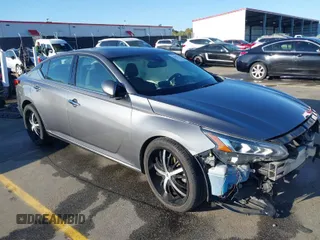 2019 Nissan Altima 2.5 SV with VIN 1N4BL4DV9KN300192, listed as a IAAI auction lot 41880131 with 144,983 mi miles. Bid and sale history available at carsss.com. Image 1.