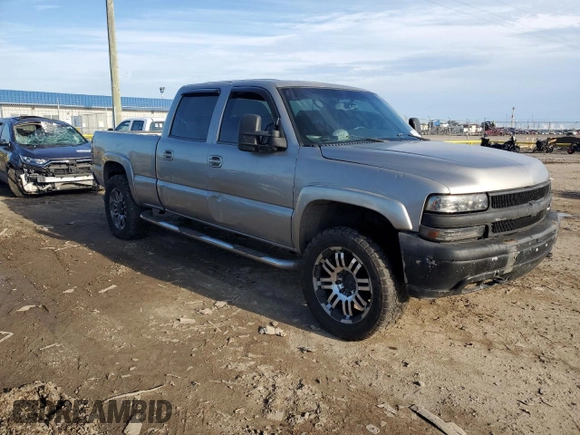2002 Chevrolet Silverado 1500HD LT z VIN 1GCGK13U22F226215, wystawiony jako Copart lot #67556633 z przebiegiem 237 272 mil mil oraz Szkoda całkowita • Salvage title. Historia ofert i sprzedaży dostępna na DreamBid. Obrazek 4.