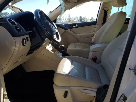 2014 Volkswagen Tiguan SE z VIN WVGAV3AX1EW523157, wystawiony jako Copart lot #82111894 z przebiegiem 103 172 mil mil oraz Szkoda całkowita • Salvage title. Historia ofert i sprzedaży dostępna na DreamBid. Obrazek 7.