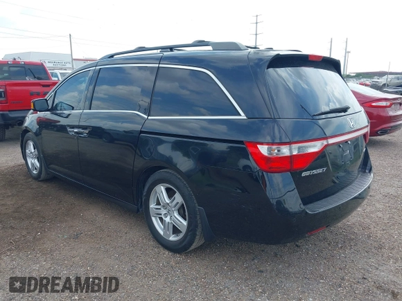 2013 Honda Odyssey Touring with VIN 5FNRL5H95DB086041, listed as a IAAI auction lot 42477974 with 213,343 mi miles and . Bid and sale history available at DreamBid. Image 3.