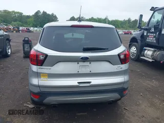 2019 Ford Escape SE z VIN 1FMCU9GD8KUA73154, wystawiony jako IAAI lot #42258644 z przebiegiem 37 090 mil mil oraz . Historia ofert i sprzedaży dostępna na DreamBid. Obrazek 16.