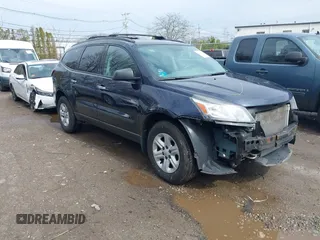 2017 Chevrolet Traverse LS z VIN 1GNKRFKD9HJ216024, wystawiony jako IAAI lot #42039450 z przebiegiem 137 601 mil mil oraz . Historia ofert i sprzedaży dostępna na DreamBid. Obrazek 1.