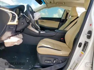 2015 Lexus NX 200t z VIN JTJYARBZ9F2000332, wystawiony jako Copart lot #62546985 z przebiegiem 123 847 mil mil oraz Szkoda całkowita • Salvage title. Historia ofert i sprzedaży dostępna na DreamBid. Obrazek 7.