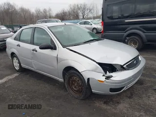 2007 Ford Focus S with VIN 1FAFP34N07W170563, listed as a IAAI auction lot 42001087 with 87,526 mi miles and . Bid and sale history available at carsss.com. Image 1.