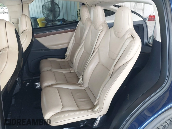 2016 Tesla Model X 70D z VIN 5YJXCAE23GF004285, wystawiony jako IAAI lot #42179024 z przebiegiem 108 472 mil mil oraz . Historia ofert i sprzedaży dostępna na DreamBid. Obrazek 8.