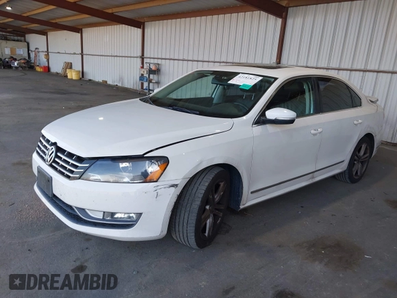 2015 Volkswagen Passat SEL Premium z VIN 1VWCV7A39FC036953, wystawiony jako IAAI lot #42181825 z przebiegiem 118 040 mil mil oraz . Historia ofert i sprzedaży dostępna na DreamBid. Obrazek 2.