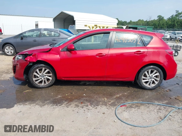 2013 Mazda 3 i Touring z VIN JM1BL1LP9D1813240, wystawiony jako IAAI lot #42405052 z przebiegiem 153 349 mil mil oraz . Historia ofert i sprzedaży dostępna na DreamBid. Obrazek 14.