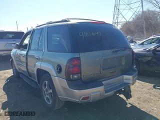 2004 Chevrolet TrailBlazer LS with VIN 1GNDT13S142119527, listed as a IAAI auction lot 41814047 with 210,762 mi miles. Bid and sale history available at carsss.com. Image 3.