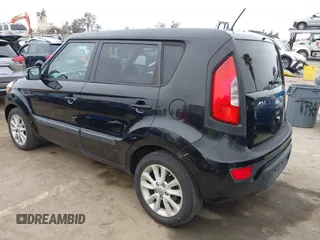 2013 Kia Soul + z VIN KNDJT2A66D7569863, wystawiony jako IAAI lot #42107481 z przebiegiem 101 780 mil mil oraz . Historia ofert i sprzedaży dostępna na DreamBid. Obrazek 3.